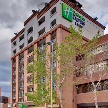 Holiday Inn Express And Suites Calgary By Ihg Exterior photo