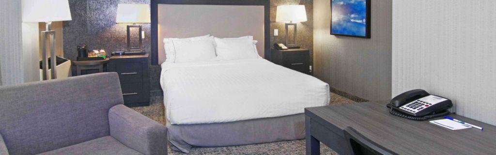Holiday Inn Express And Suites Calgary By Ihg Exterior photo