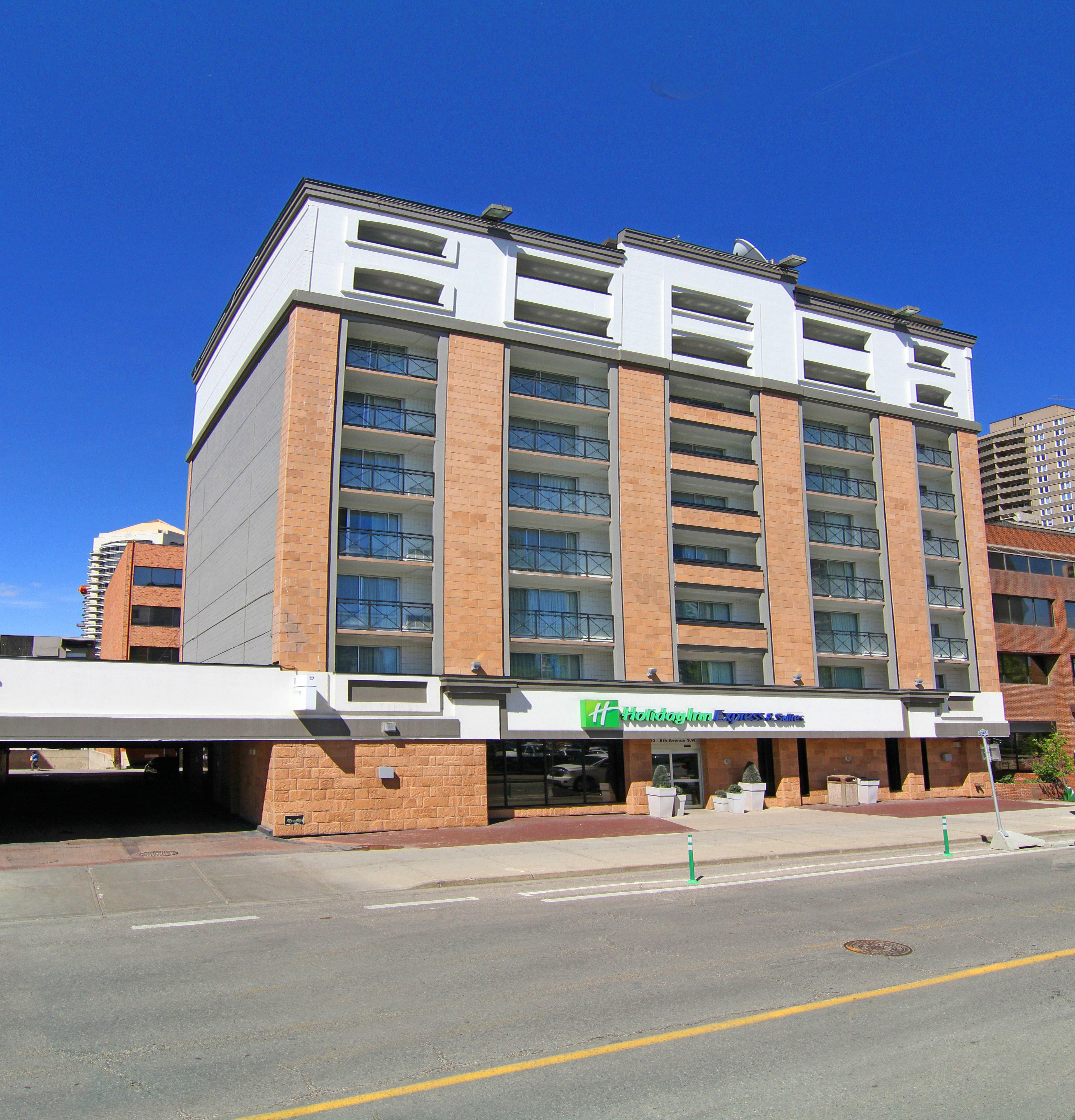 Holiday Inn Express And Suites Calgary By Ihg Exterior photo